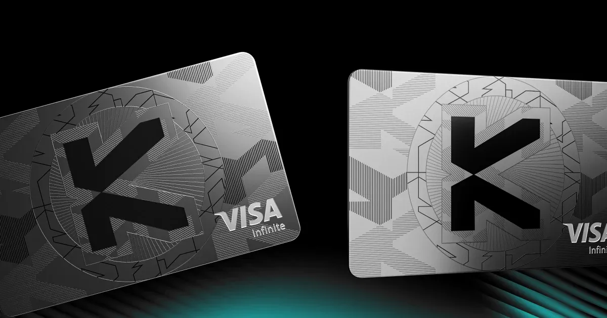 Две карты KAST Visa Infinite на тёмном фоне